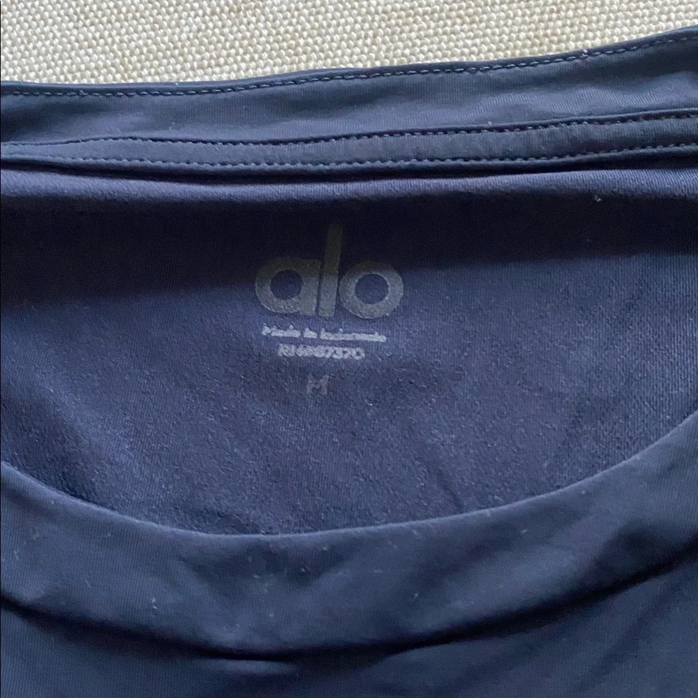 Alo Men’s Navy Blue Short Sleeve Workout Shirt Size M - Picture 3 of 8